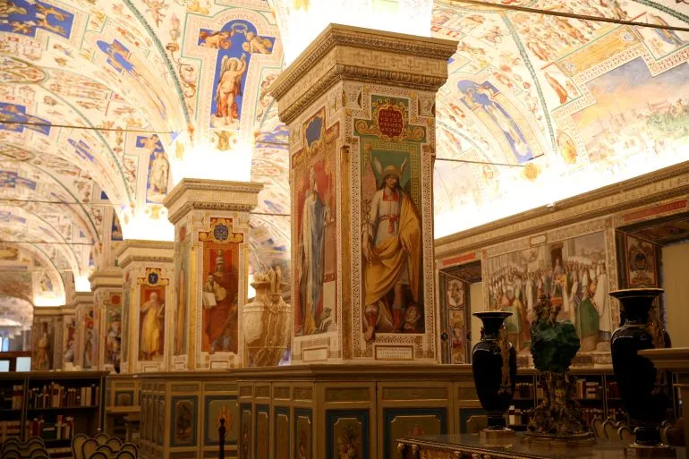 مكتبة الفاتيكان.. صرح تاريخي وإرث معرفي يمتد لقرون