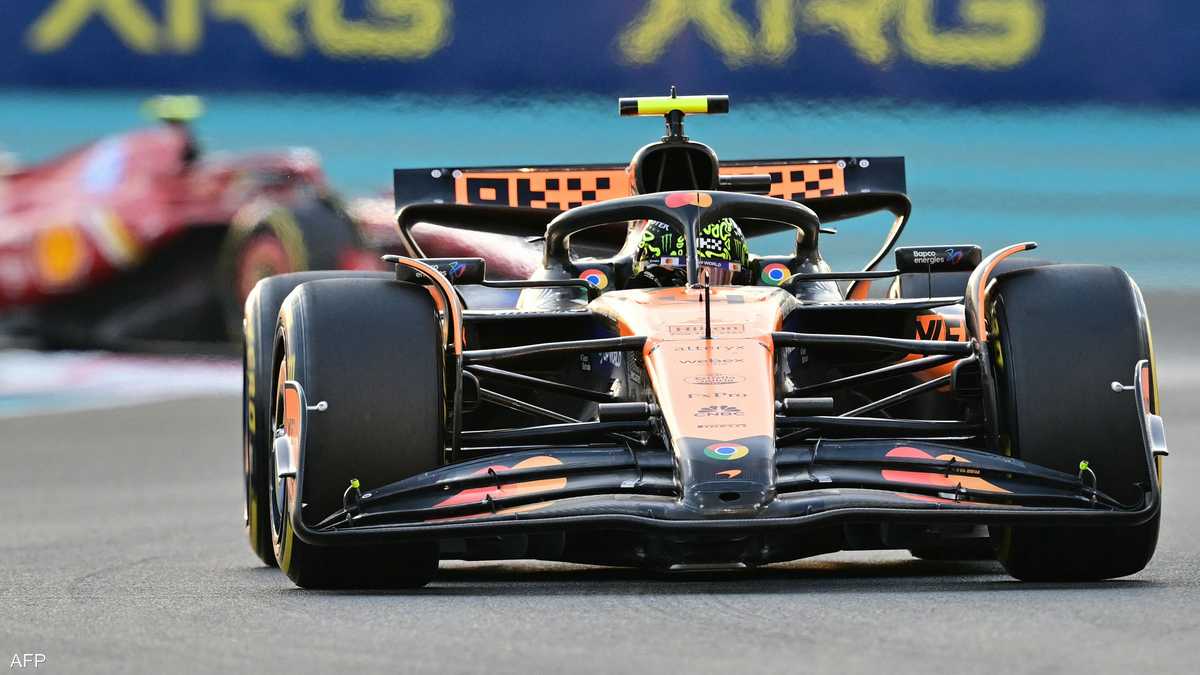 نوريس يفوز بسباق أبوظبي ومكلارين يحصد لقب الصانعين